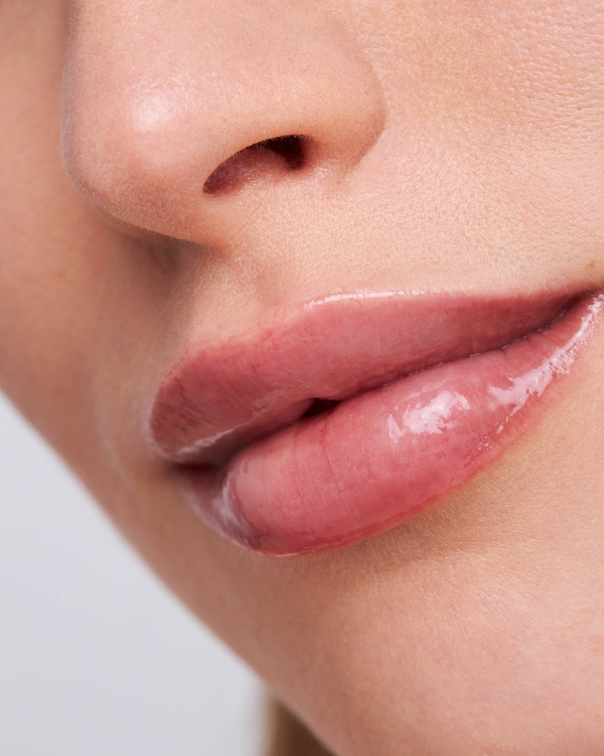 Lipgloss mit Volumen-Effekt und intensiver Pflege