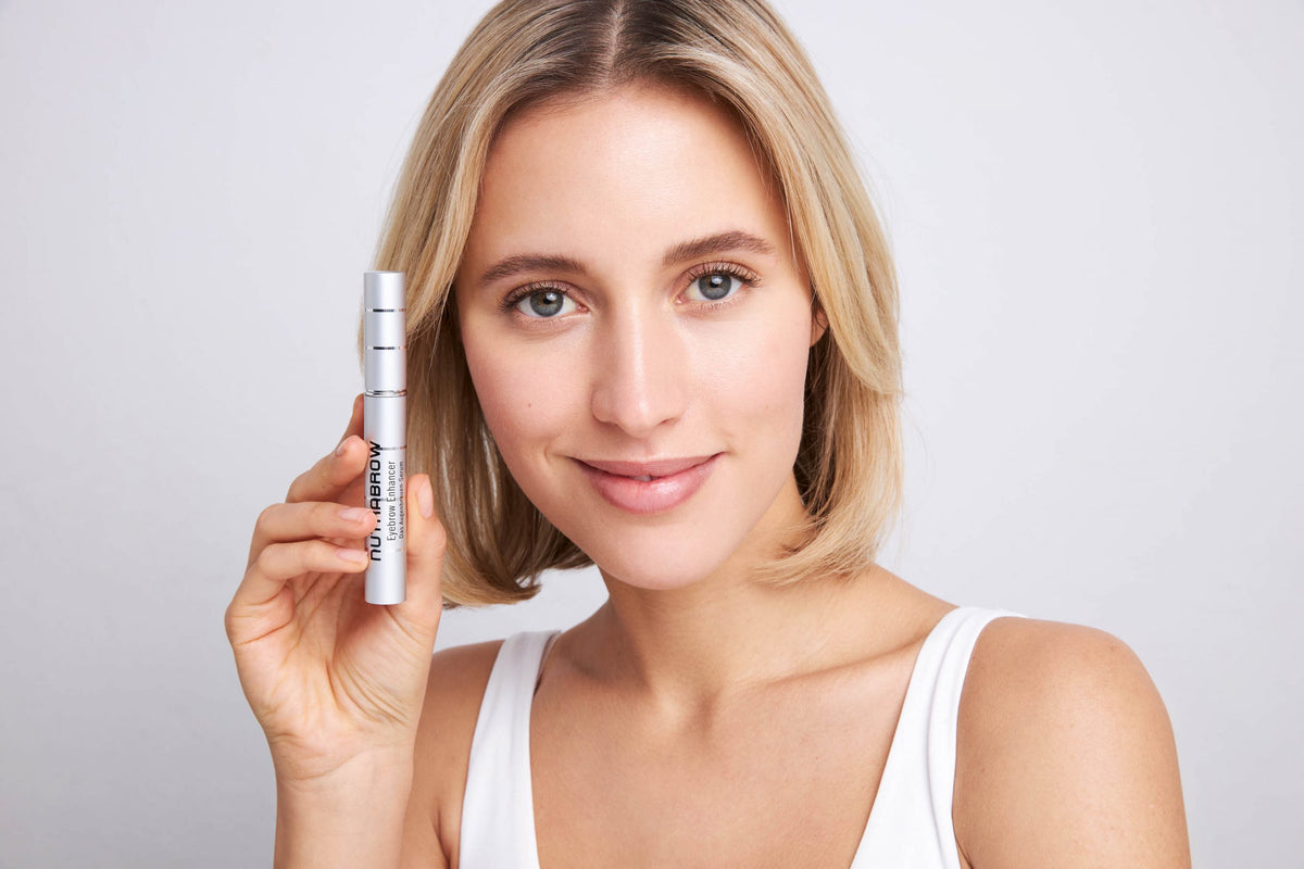 Aktivierendes Augenbrauenserum für Dichte und Reparatur